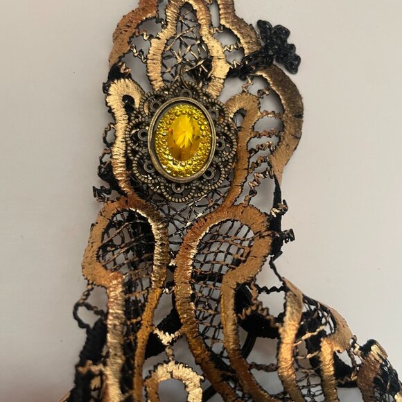 Black & Gold Gothic Lace Fingerless Gloves - Picture 4 of 9